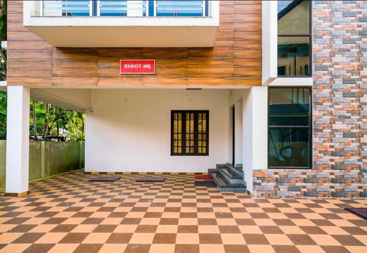 Hotel O Thykoodam Apartments Kochi Екстериор снимка
