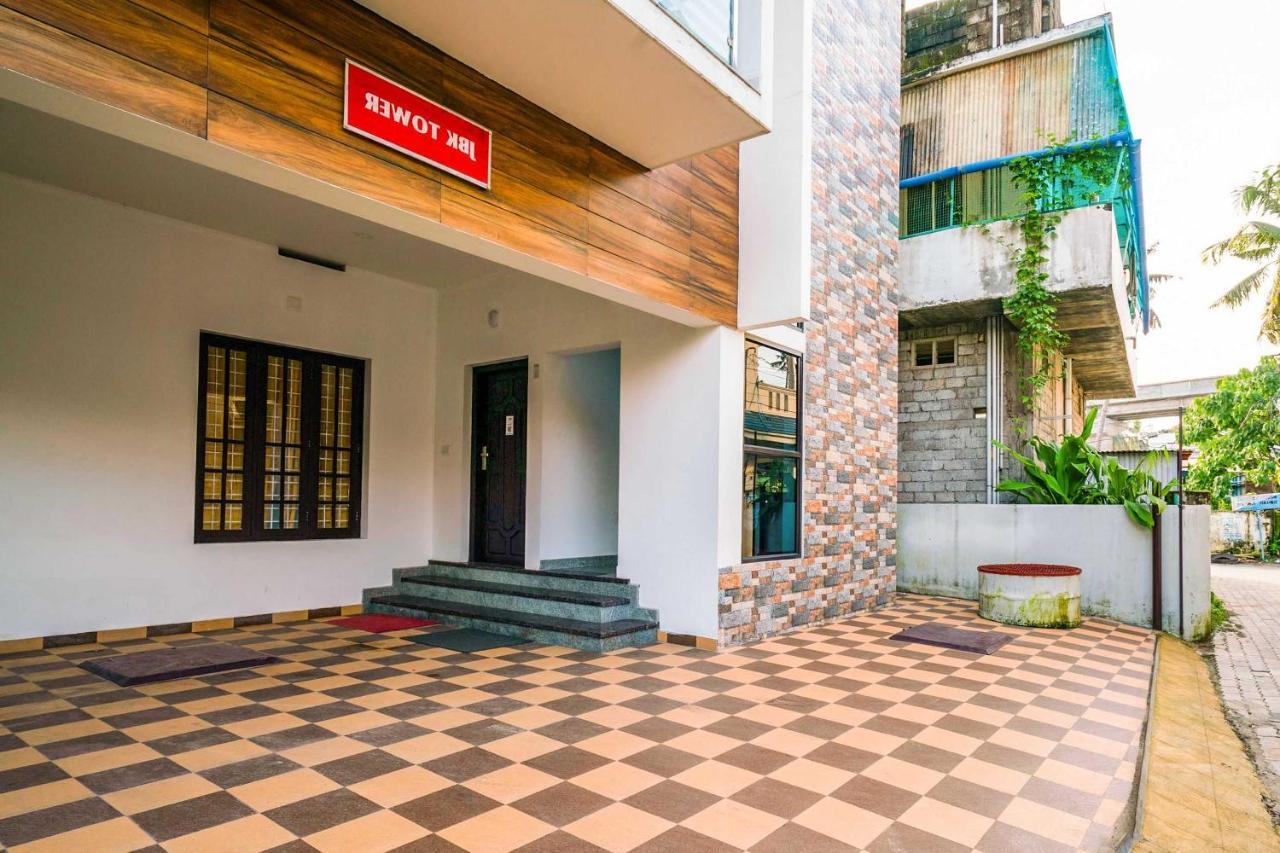 Hotel O Thykoodam Apartments Kochi Екстериор снимка